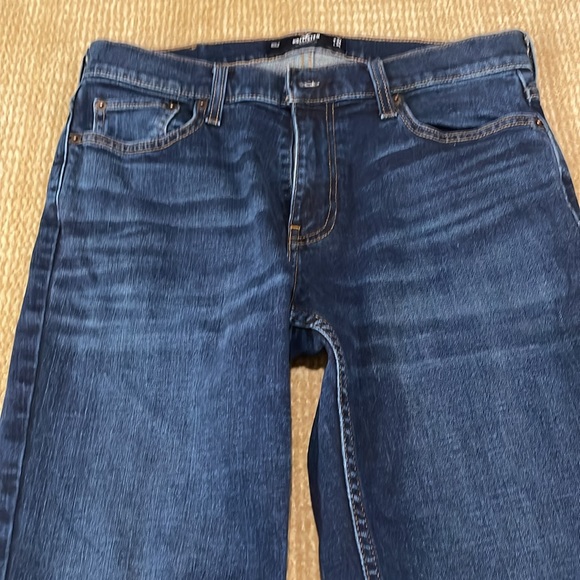 NWOT Hollister size 32x34 dark blue jeans straight cut - Picture 3 of 10